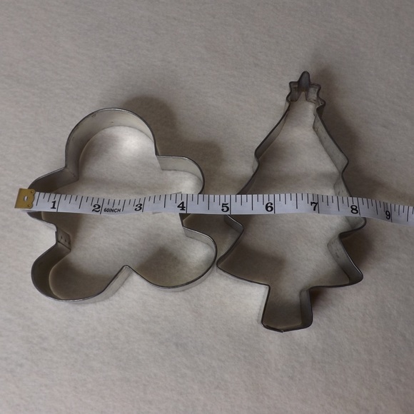 🎄SALE🎄Large Cookie Cutters- Set Of 2 (Holiday Themed) - Picture 2 of 4